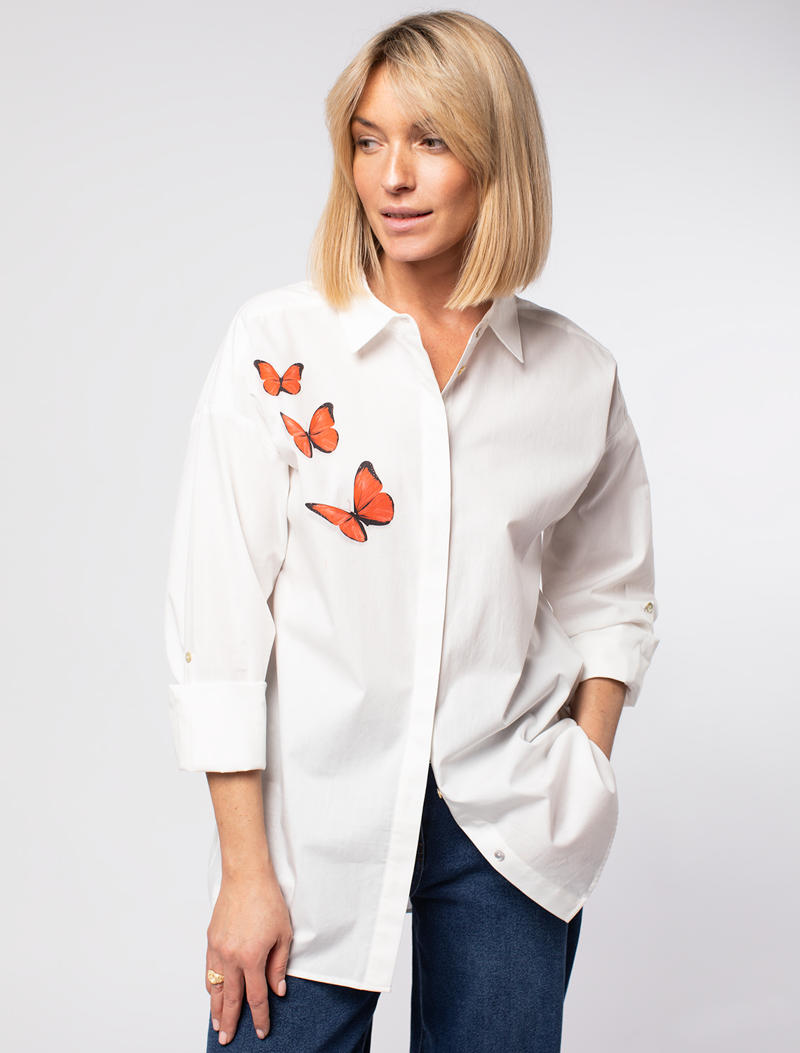 картинка Блузка женская белый_бабочки от магазина Одежда+