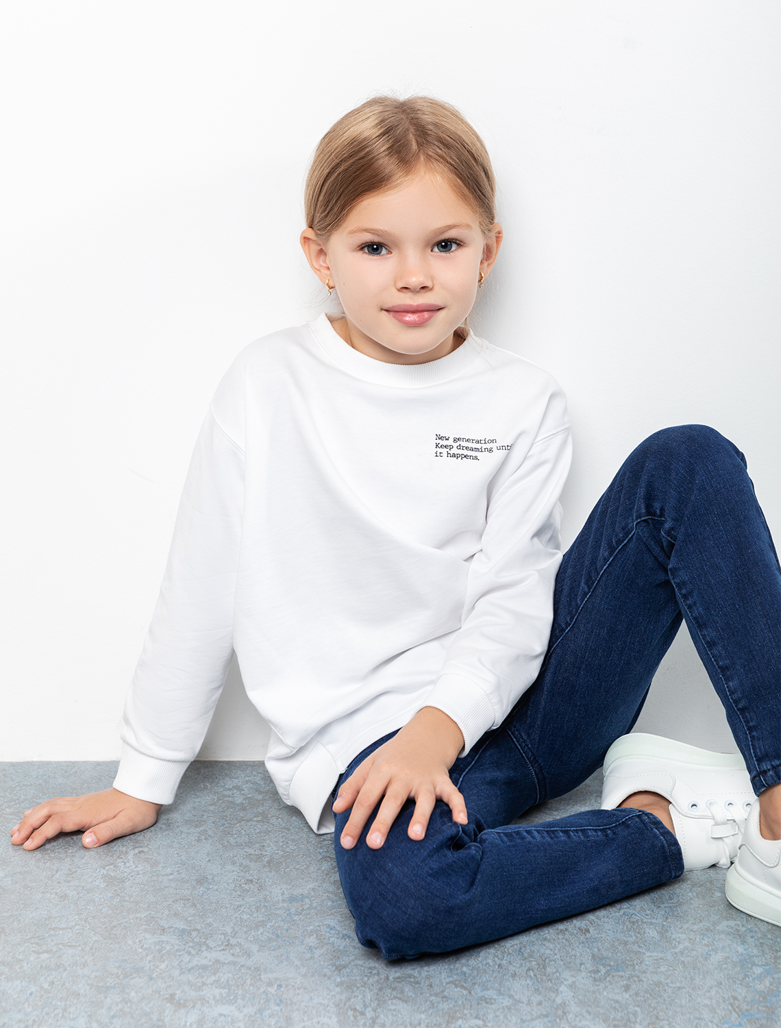 картинка Джемпер для девочки белый магазин Одежда+ являющийся официальным дистрибьютором в России 